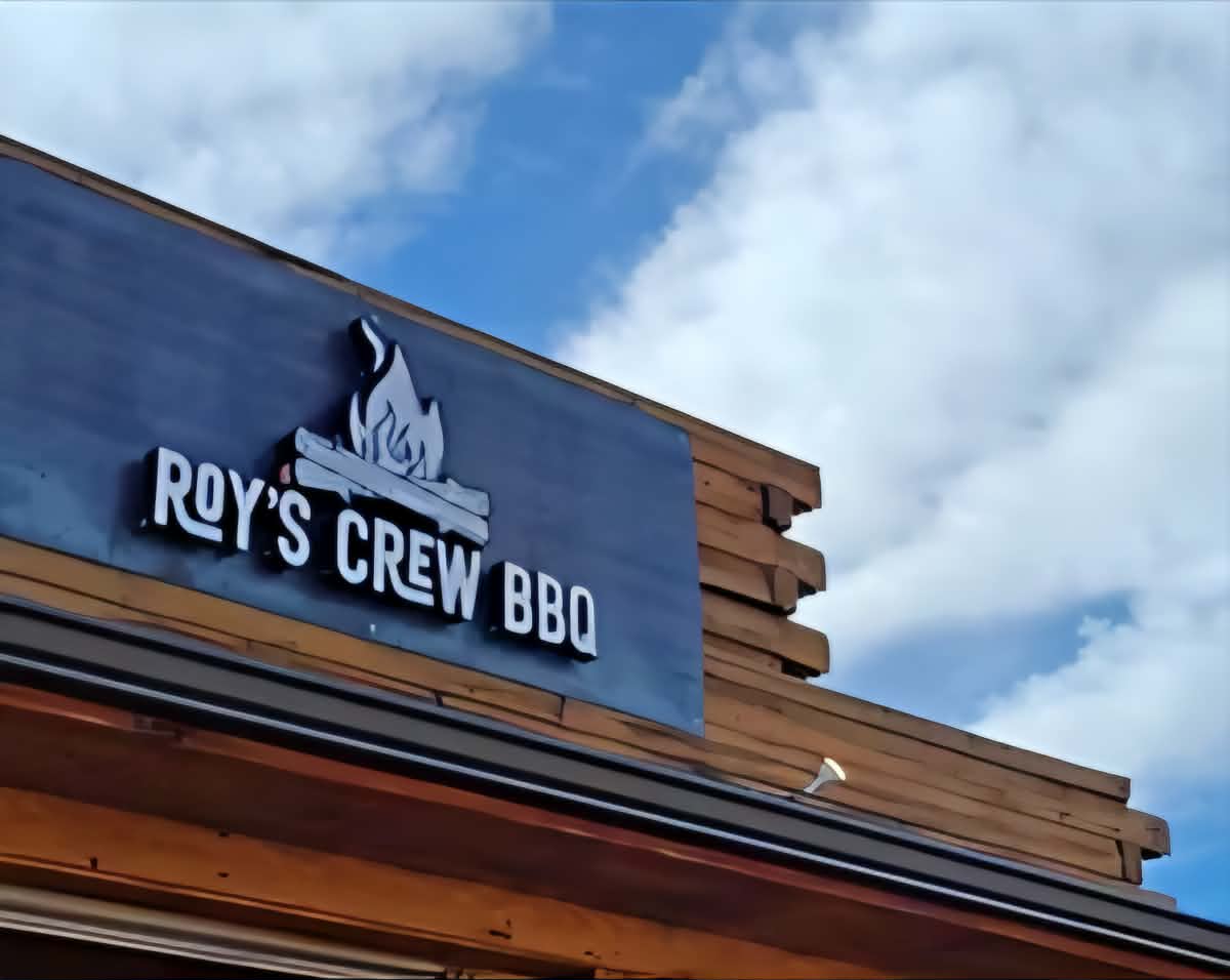 Front view of Roy's Crew BBQ in Woodland Park, Colorado